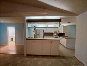 2041 SE Floresta Dr in Port St. Lucie, FL - Building Photo - Building Photo