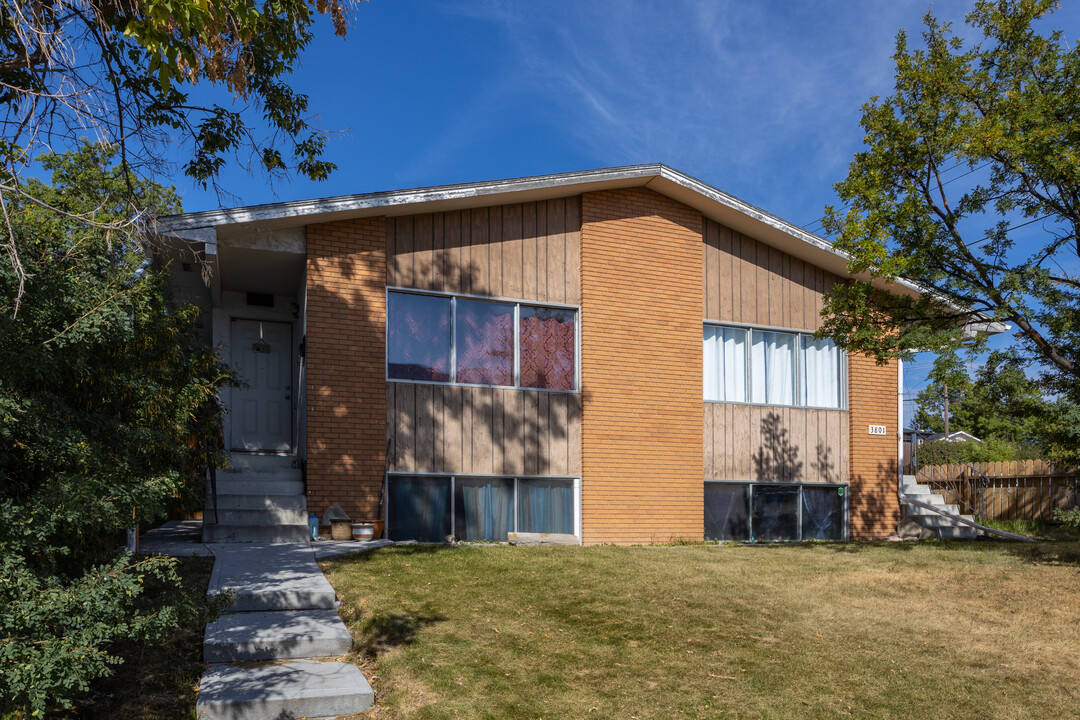 3803 Parkhill Pl SW in Calgary, AB - Building Photo