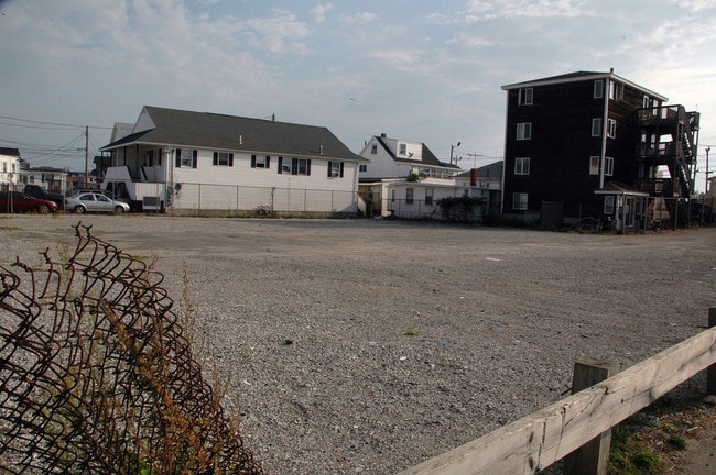 14 N End Blvd in Salisbury, MA - Foto de edificio - Building Photo