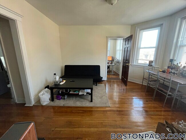 248 Kelton St, Unit 9 in Boston, MA - Foto de edificio - Building Photo