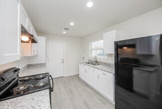 5040 Mallow St in Houston, TX - Building Photo - Building Photo