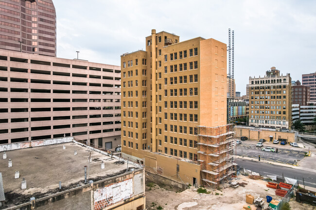 Flats on St. Mary’s in San Antonio, TX - Building Photo - Building Photo