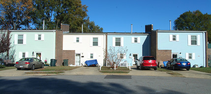 Second Oakmont Townhouses in Norfolk, VA - Building Photo - Building Photo