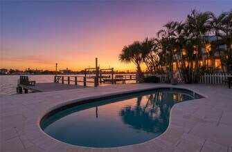 8485 Blind Pass Dr in Treasure Island, FL - Building Photo - Building Photo