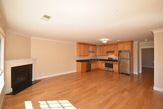 1705 Palm Ave, Unit 17 in San Mateo, CA - Building Photo - Building Photo