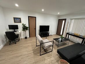 2625 Chariton St, Unit 2625 in Los Angeles, CA - Foto de edificio - Building Photo