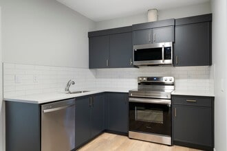 31 Royston Way NW in Calgary, AB - Building Photo - Building Photo