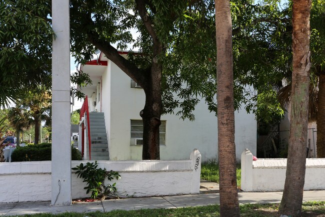 404 N Sapodilla Ave in West Palm Beach, FL - Building Photo - Building Photo