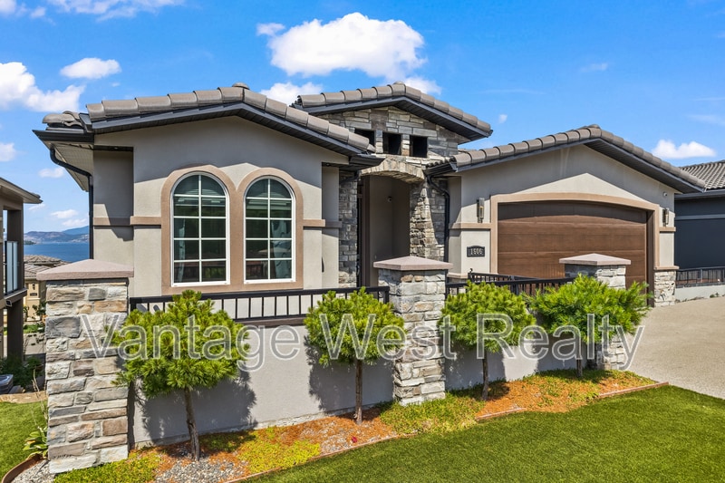 1606 Marina Way in Kelowna, BC - Building Photo