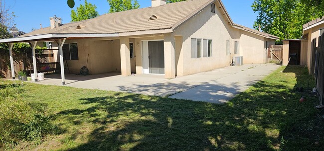 5021 Misty Breaks Dr in Bakersfield, CA - Building Photo - Building Photo