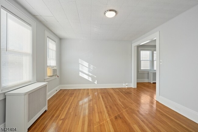 23 Meeker Pl in Millburn, NJ - Building Photo - Building Photo