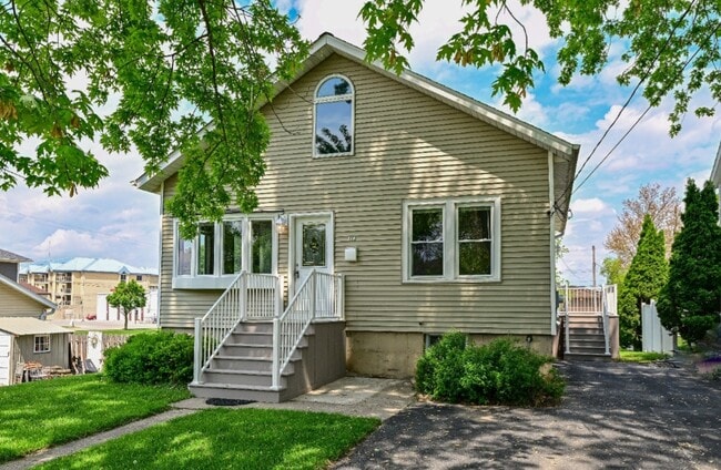 property at 118 Lake St