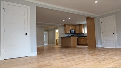 35 Graves Ave in Guilford, CT - Building Photo - Building Photo