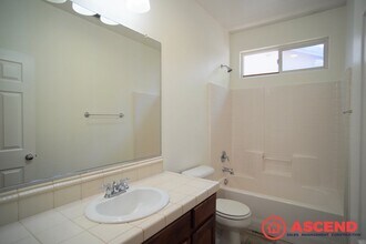 11915 Galileo Dr in Bakersfield, CA - Building Photo - Building Photo