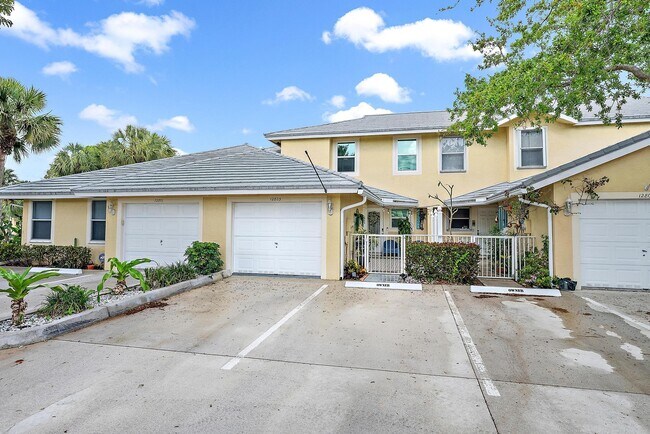 12803 Woodmill Dr in Palm Beach Gardens, FL - Building Photo - Building Photo