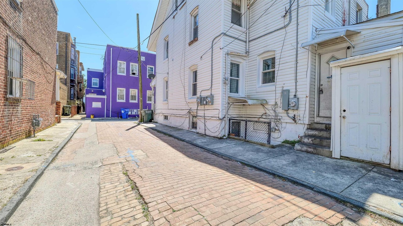 18 N Michigan Ave in Atlantic City, NJ - Building Photo