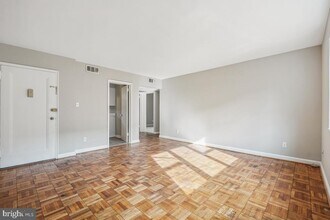 6188 Greenwood Dr-Unit -101 in Falls Church, VA - Building Photo - Building Photo