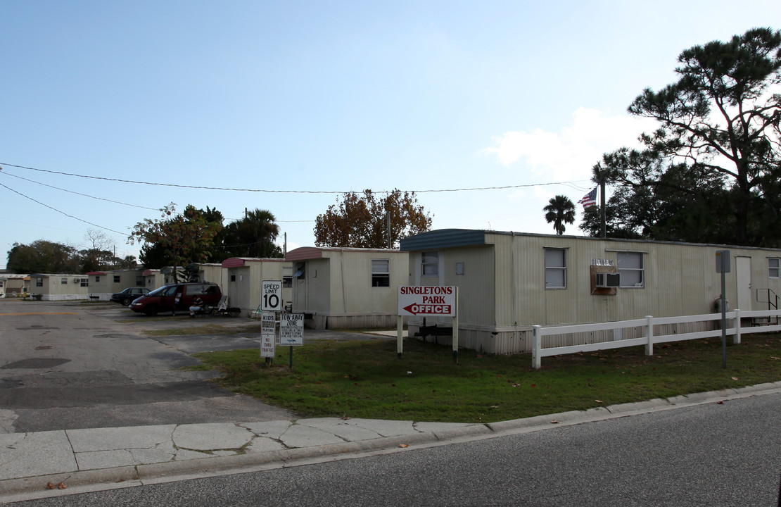 Singleton Mobile Home Park in Atlantic Beach, FL - Building Photo