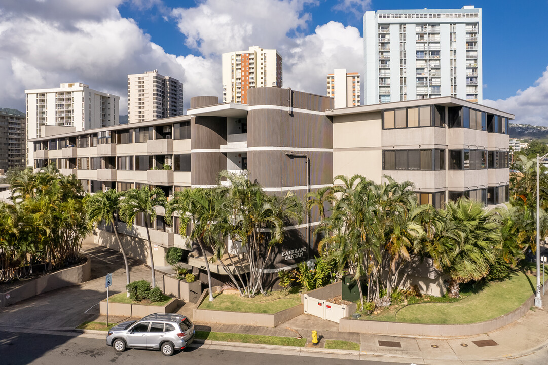 Kapiolani Banyan in Honolulu, HI - Building Photo