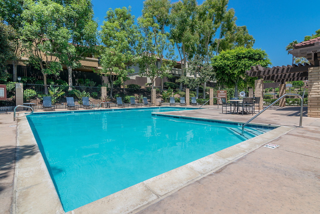 Trabuco Villas in Lake Forest, CA - Building Photo