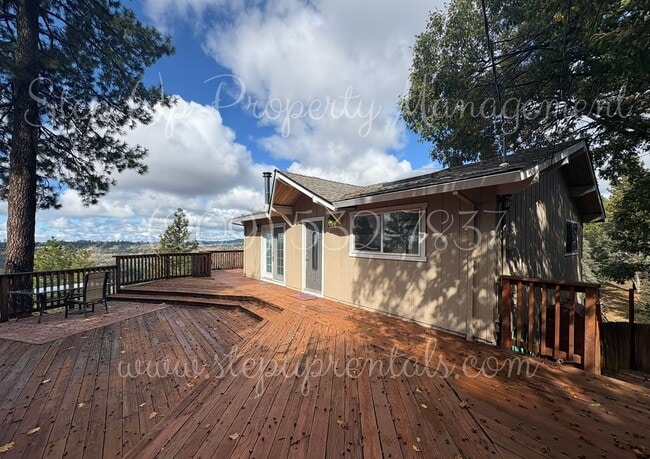 property at 18900 Horizon Ct