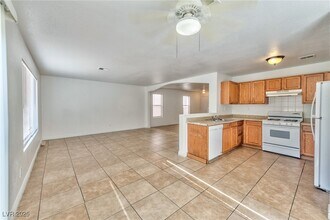 6348 Kenny Heights Ct in Las Vegas, NV - Building Photo - Building Photo