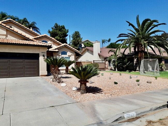 6821 Pheasant Run Cir in Riverside, CA - Building Photo - Building Photo