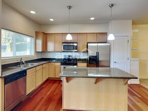 7337 Rainier Dr in Everett, WA - Building Photo - Building Photo
