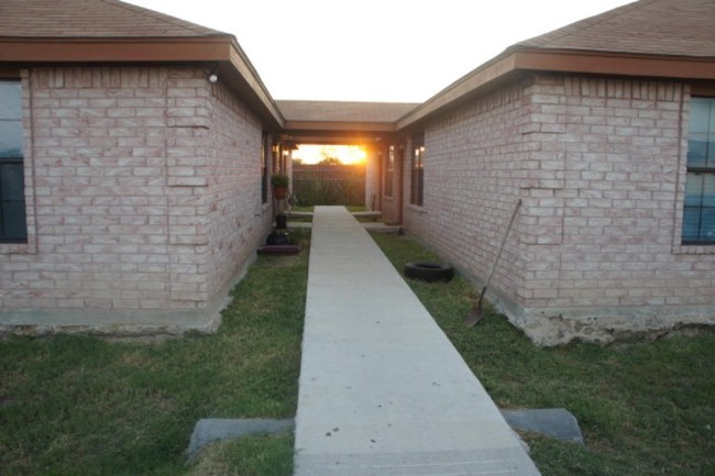 8421 E Alberta Rd in Edinburg, TX - Building Photo - Building Photo