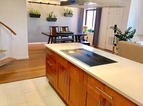 2130 Massachusetts Ave, Unit 3b in Cambridge, MA - Building Photo - Building Photo