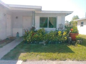 1073 San Remo Ave in Naples, FL - Building Photo