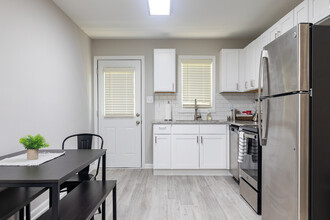 Longview Village Apartments in Raleigh, NC - Building Photo - Interior Photo