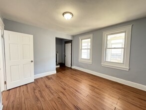 130 4th St, Unit 2 in Elizabeth, NJ - Foto de edificio - Building Photo