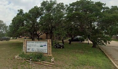 301 N Winters Furr in Johnson City, TX - Building Photo - Building Photo