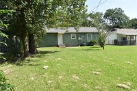 832 Bowie St in Garland, TX - Building Photo - Building Photo