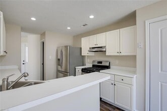 708 Fallcreek Run in Chesapeake, VA - Foto de edificio - Building Photo