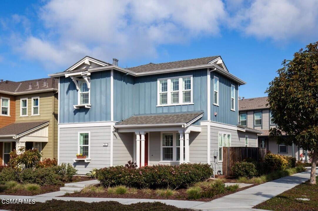 217 9th St in Marina, CA - Building Photo