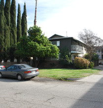 5416 Vantage Ave in Valley Village, CA - Foto de edificio - Building Photo