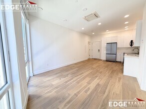 38 Hichborn St, Unit 303 in Boston, MA - Building Photo - Building Photo