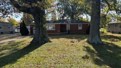 5908 Ashby Ln in Louisville, KY - Building Photo - Building Photo