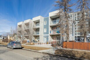 210 15 Av NE in Calgary, AB - Building Photo