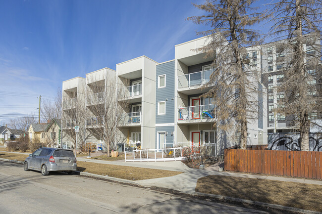 210 15 Av NE in Calgary, AB - Building Photo - Primary Photo