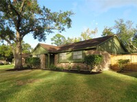 1406 Saxony Ln in Houston, TX - Foto de edificio - Building Photo