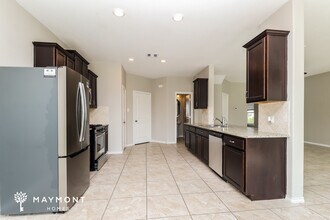 23739 Via Maria Dr in New Caney, TX - Foto de edificio - Building Photo