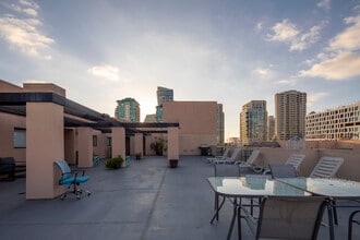 Cornerstone Lofts in San Diego, CA - Foto de edificio - Building Photo