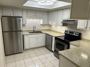 4026 Passport Ln, Unit 203 in New Port Richey, FL - Foto de edificio - Building Photo