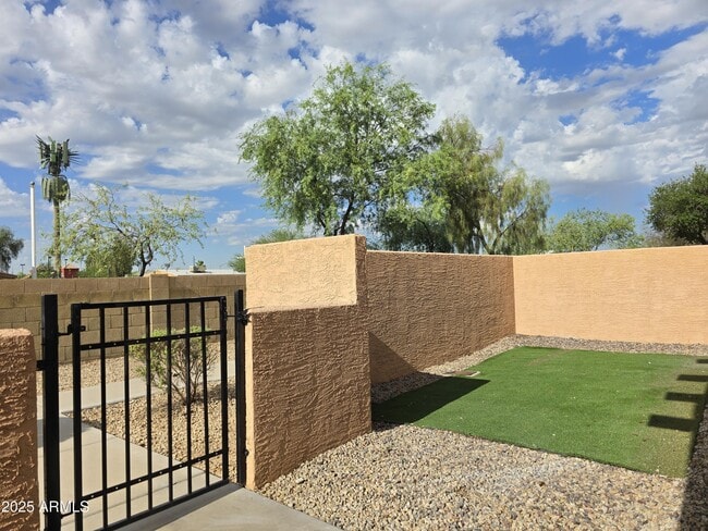 8940 W Olive Ave in Peoria, AZ - Building Photo - Building Photo
