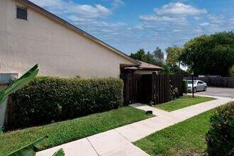 3504 Waterview Cir in Palm Springs, FL - Building Photo - Building Photo