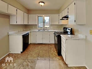 1140 W Lindberg St in Springfield, MO - Building Photo - Building Photo