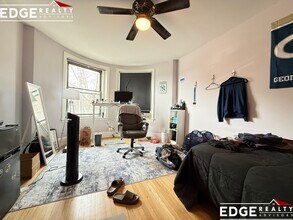 33 Saint Paul St, Unit 1 in Brookline, MA - Foto de edificio - Building Photo